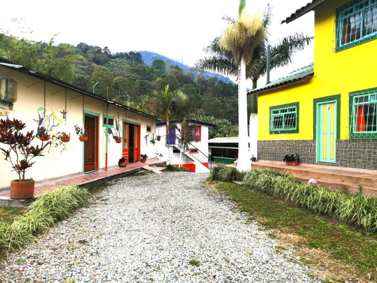 Finca Turistica Santa Clara Pansiyon Calarcá Dış mekan fotoğraf